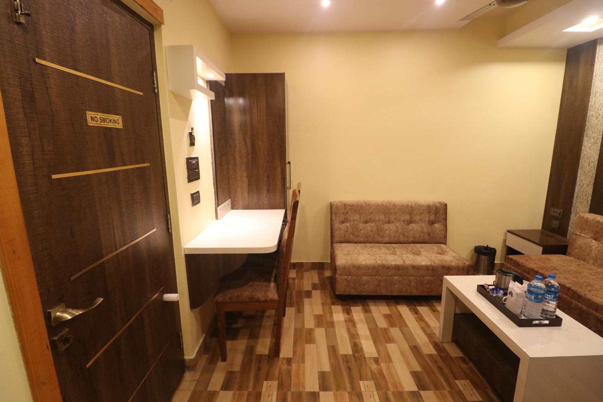 Отель Mohar Residency Калькутта Экстерьер фото